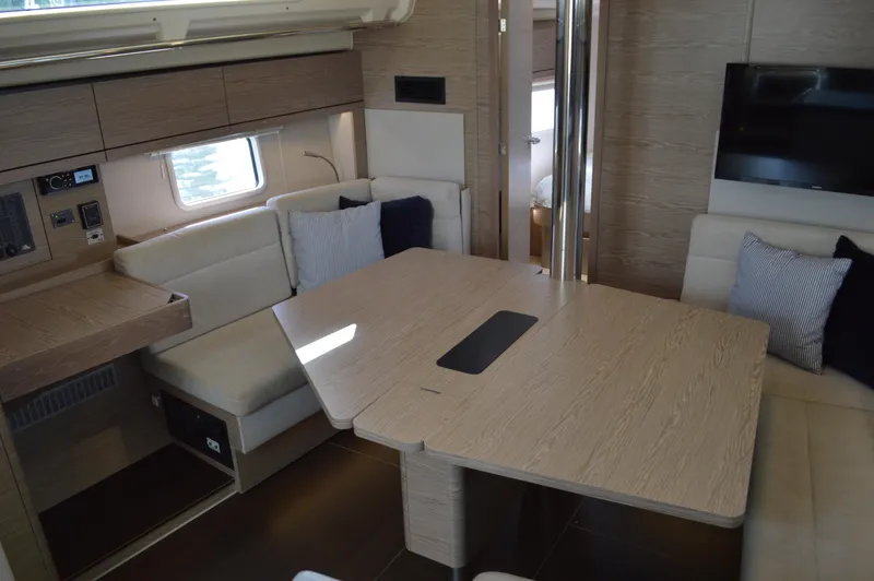 Monhegan Yacht Photos Pics Hanse 418 - Dinette Table