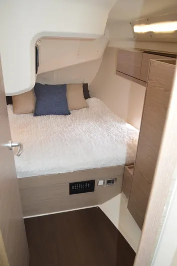 Monhegan Yacht Photos Pics Hanse 418 - Port Aft Berth