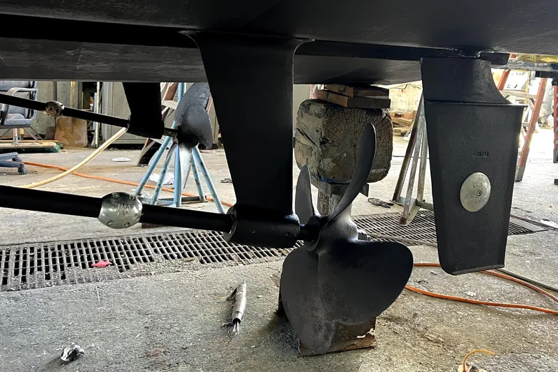 Dazilus Yacht Photos Pics 