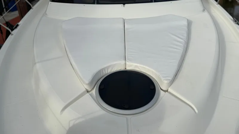 Dazilus Yacht Photos Pics 2001 Silverton 410 Sport Bridge boat deck with white cushions and circular hatch.