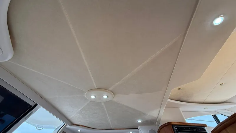 Dazilus Yacht Photos Pics Ceiling interior of 2001 Silverton 410 Sport Bridge with recessed lighting.