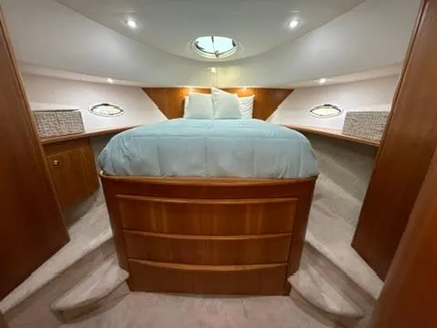 Dazilus Yacht Photos Pics Luxurious cabin interior of 2001 Silverton 410 Sport Bridge yacht with cozy bed and wooden accents.