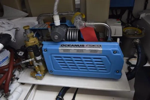 No Contingencies Yacht Photos Pics Bauer Oceanus compressor in 2012 Riviera 440 Sport Yacht engine room.