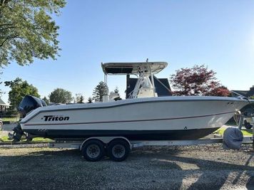Triton 2895 Center Console