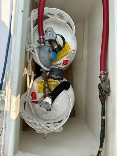 September Morn Yacht Photos Pics Propane Tanks