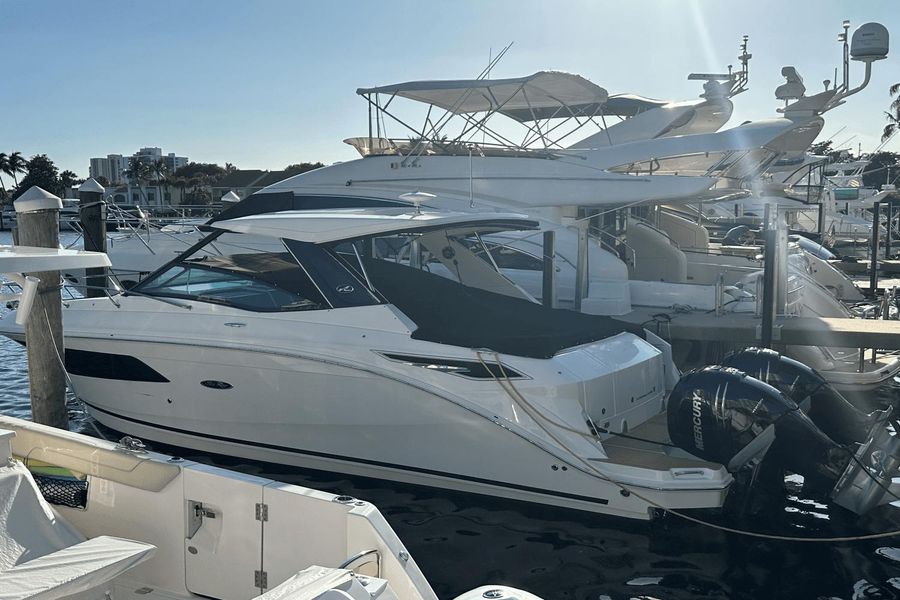 2022 Sea Ray 320 Sundancer OB