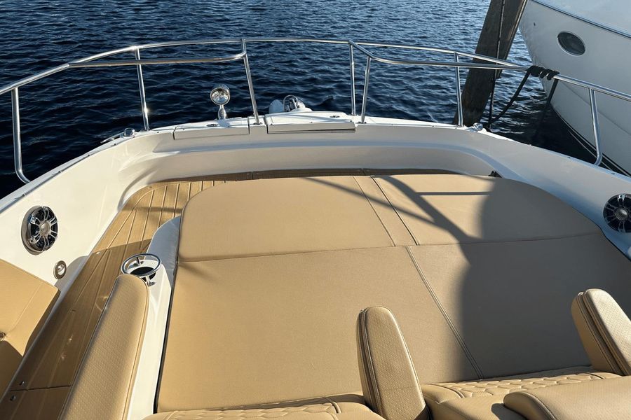 2022 Sea Ray 320 Sundancer OB