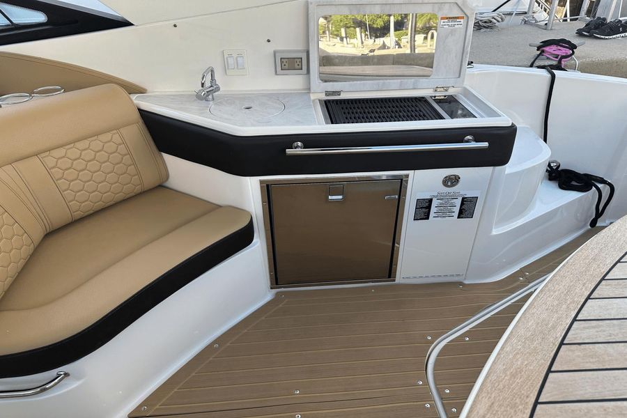 2022 Sea Ray 320 Sundancer OB