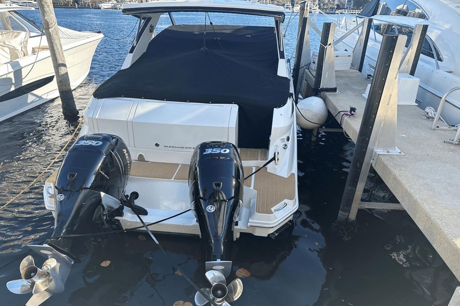 2022 Sea Ray 320 Sundancer OB