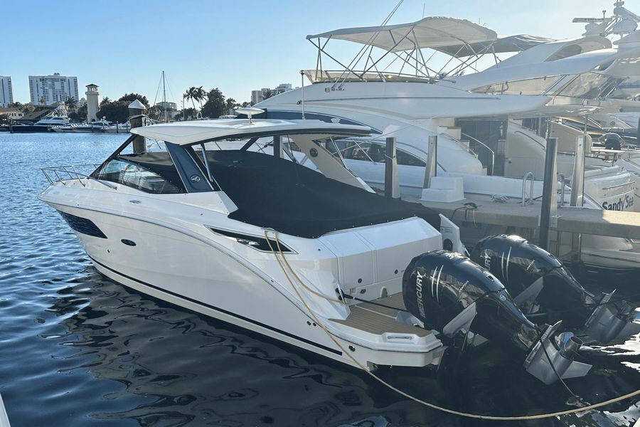 2022 Sea Ray 320 Sundancer OB