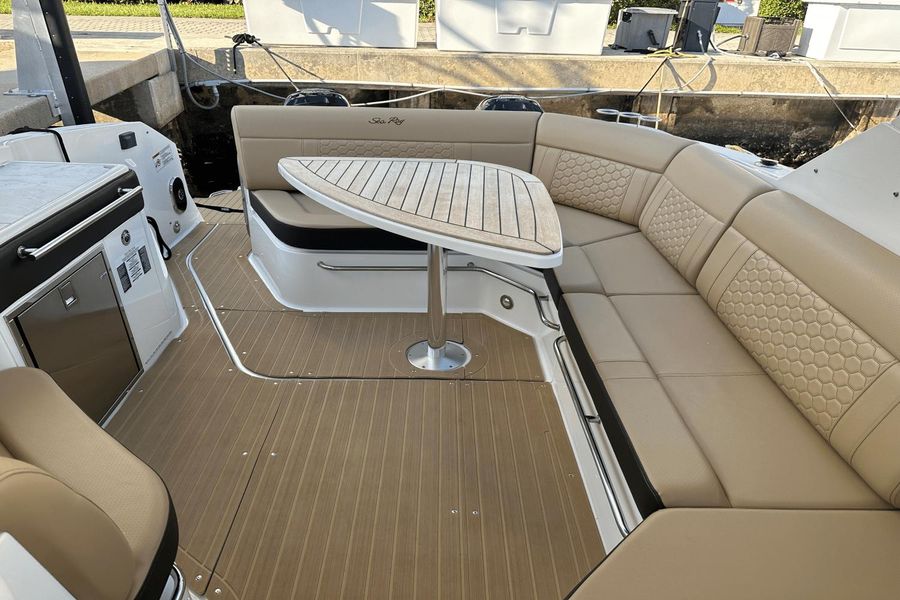 2022 Sea Ray 320 Sundancer OB