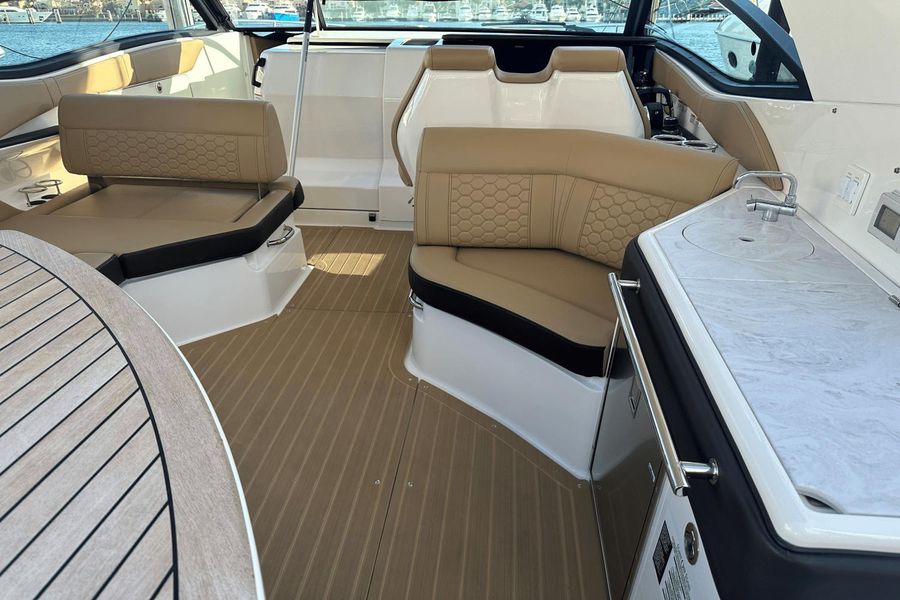 2022 Sea Ray 320 Sundancer OB