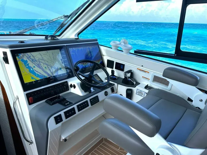  Yacht Photos Pics 2024 Pursuit Os 445 - Image 11