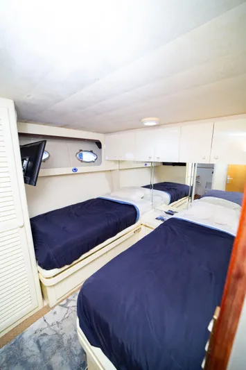 Justine Yacht Photos Pics Twin cabin with blue bedding in 1987 Guy Couach 97 yacht.