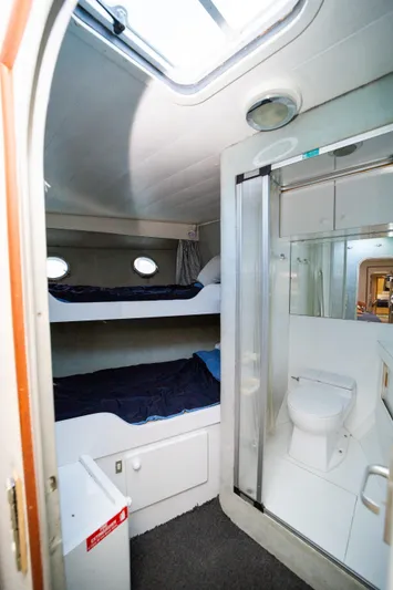 Justine Yacht Photos Pics Interior of 1987 Guy Couach 97 yacht with bunk beds and bathroom.
