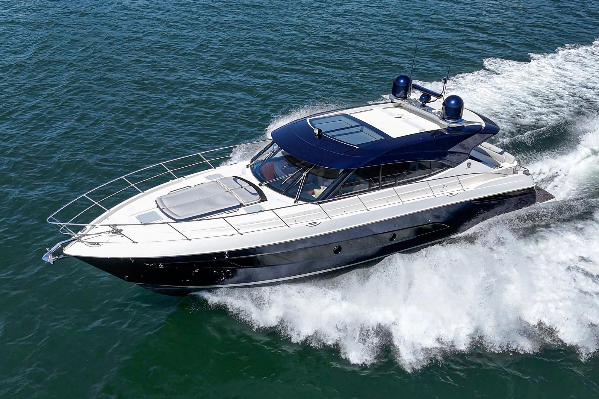 Riviera 5400 Sport Yacht