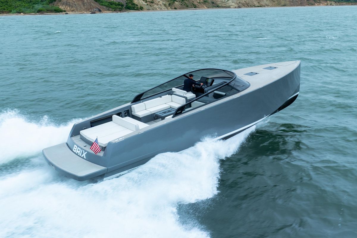 2023 VanDutch 48 