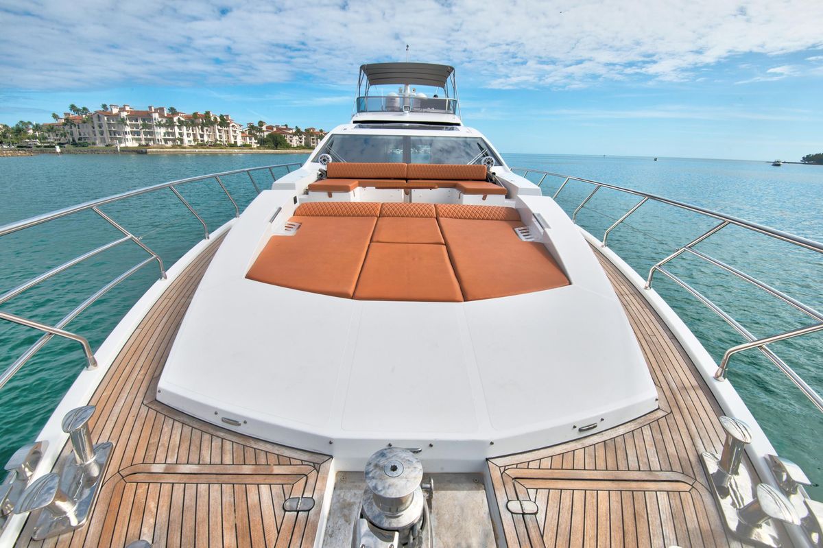 2015 Azimut 77 