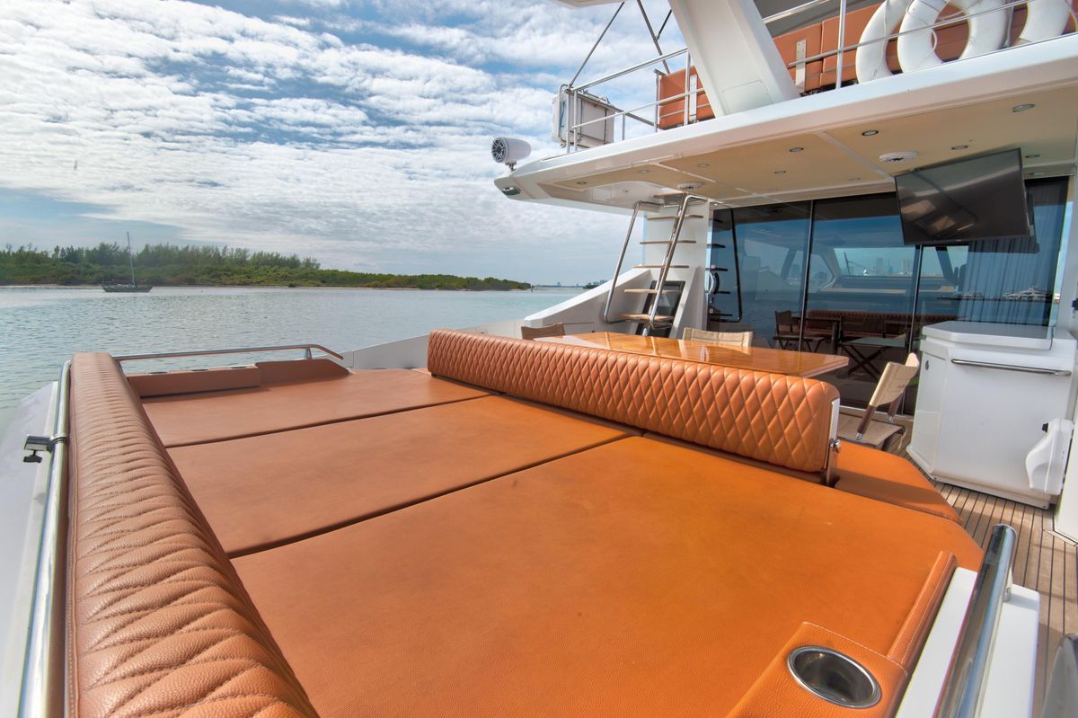 2015 Azimut 77 