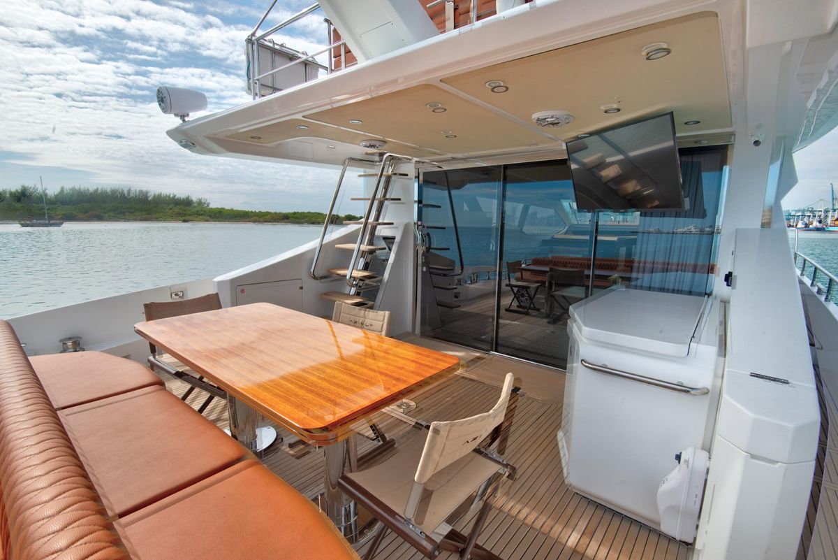 2015 Azimut 77 