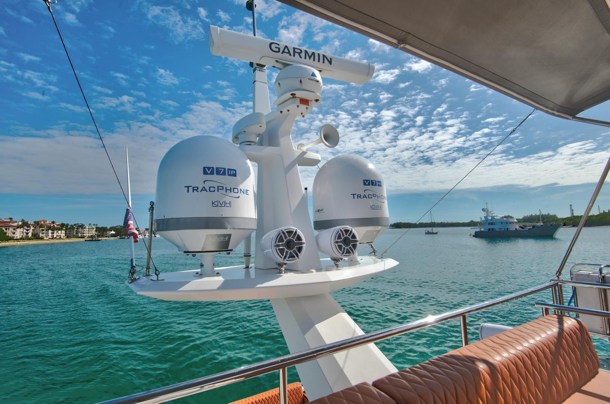 2015 Azimut 77 