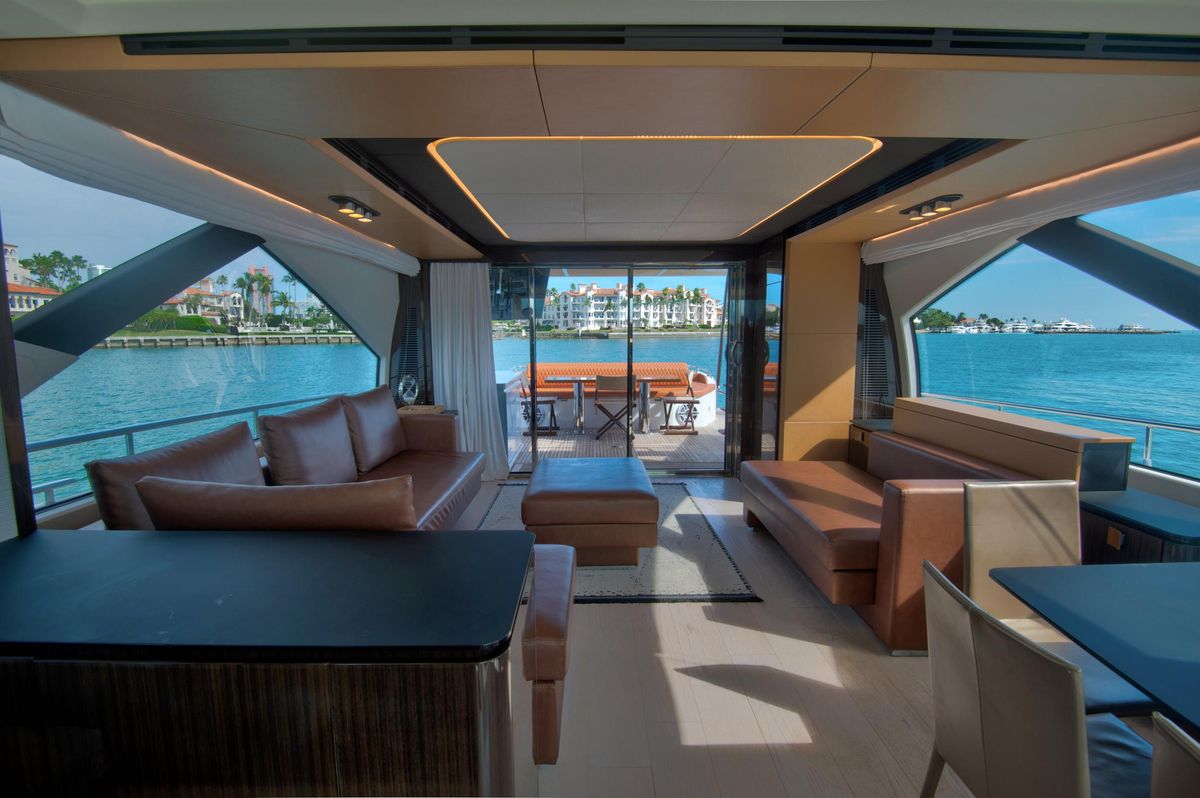 2015 Azimut 77 