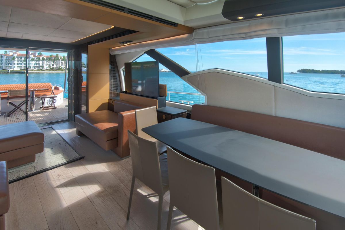 2015 Azimut 77 