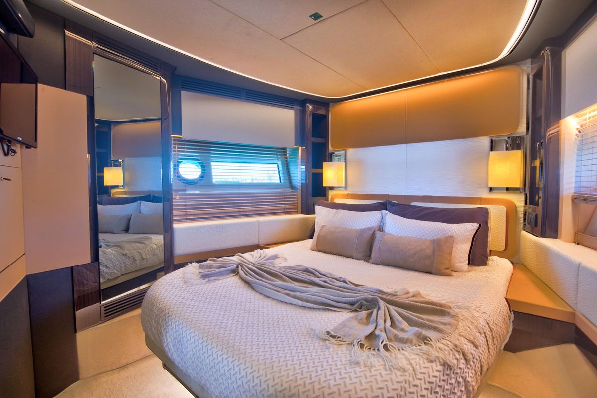 2015 Azimut 77 