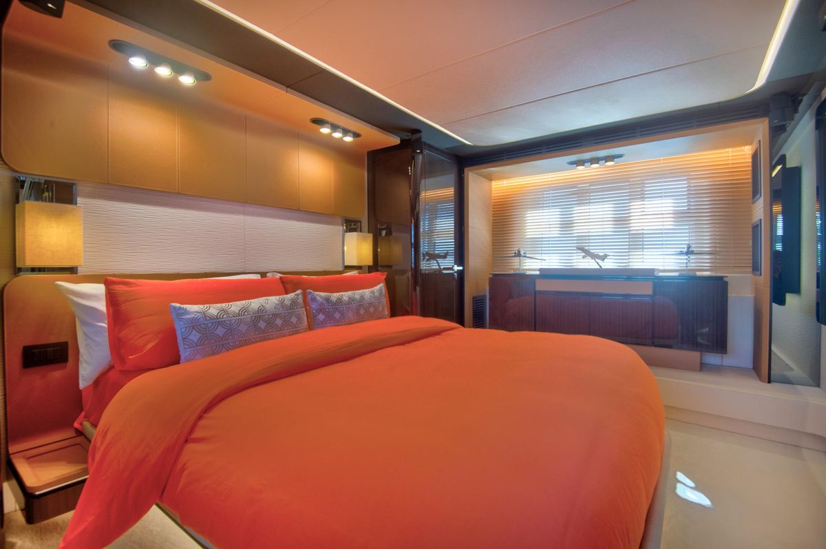 2015 Azimut 77 