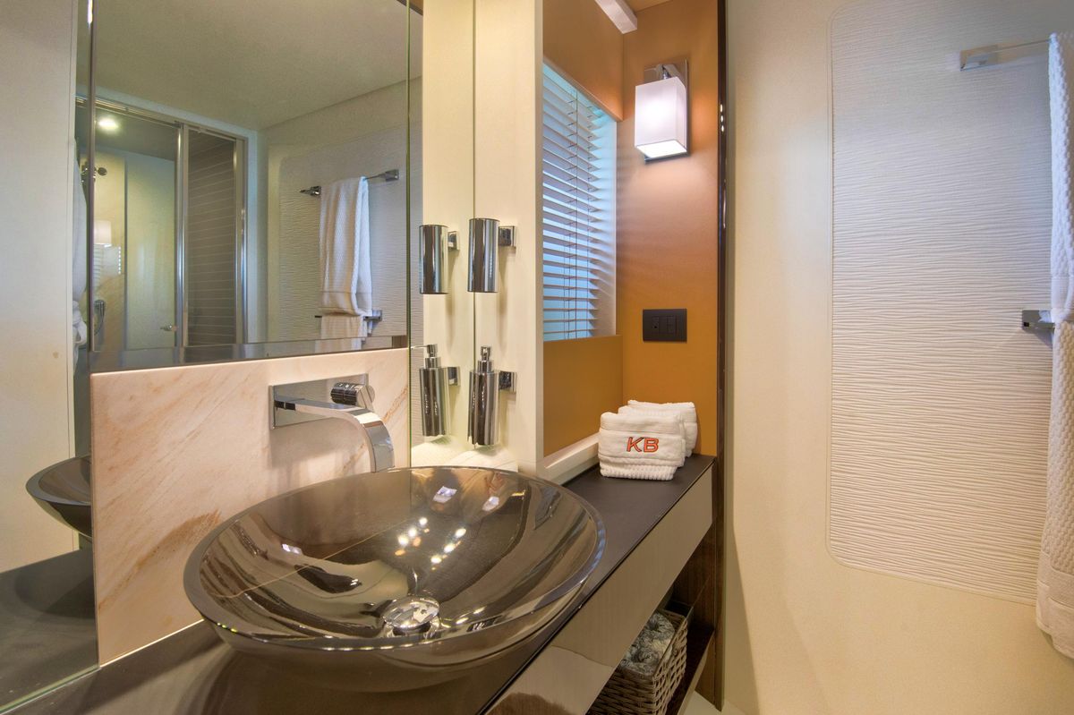 2015 Azimut 77 