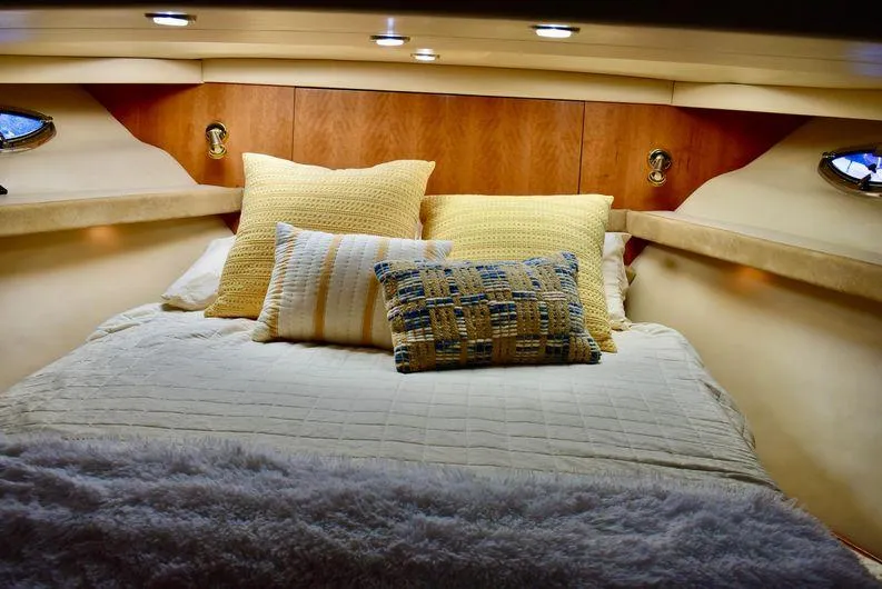 "magic" Yacht Photos Pics Luxurious bedroom interior of 2004 Meridian 490 Pilothouse yacht with cozy bedding.