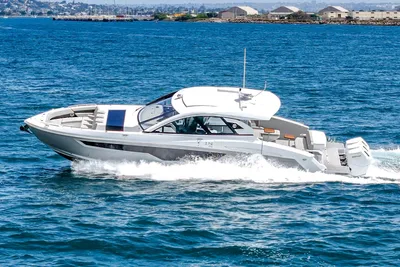 Cruisers Yachts 50 GLS