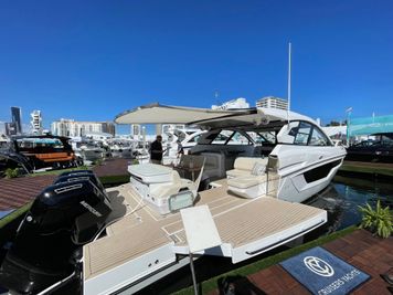 Cruisers Yachts 50 GLS
