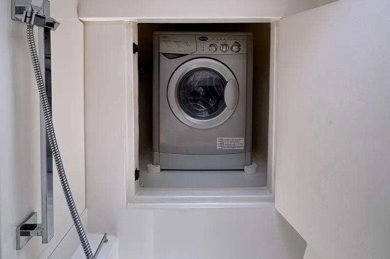 Even Mo Betta Yacht Photos Pics 