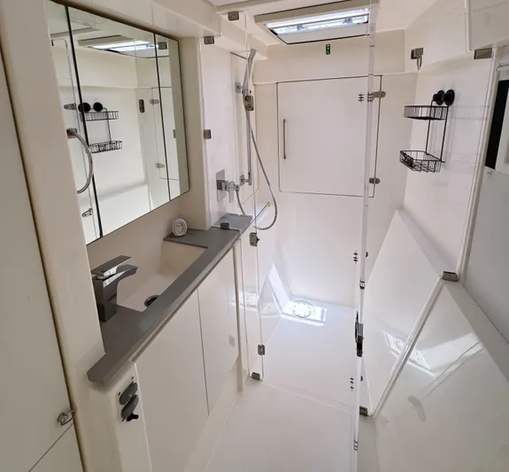 Even Mo Betta Yacht Photos Pics 