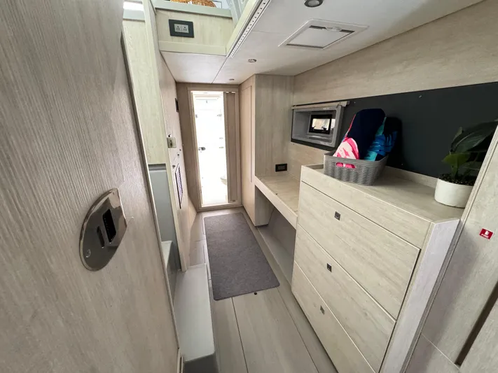 Even Mo Betta Yacht Photos Pics 