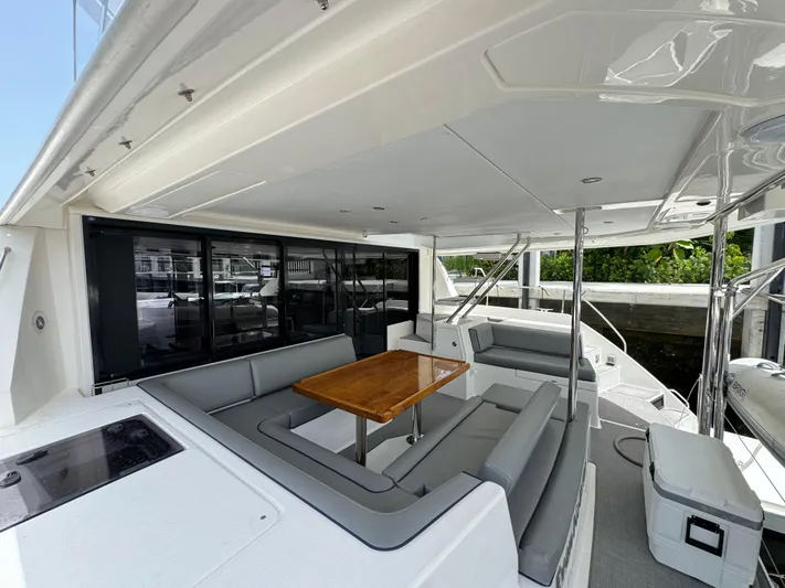 Even Mo Betta Yacht Photos Pics 