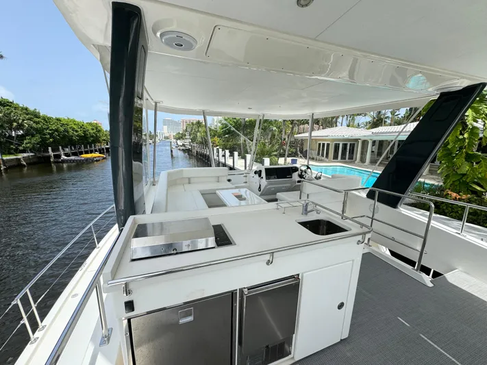 Even Mo Betta Yacht Photos Pics 