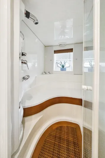 Alchemy Yacht Photos Pics 