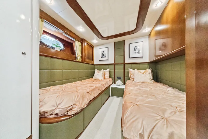 Alchemy Yacht Photos Pics 