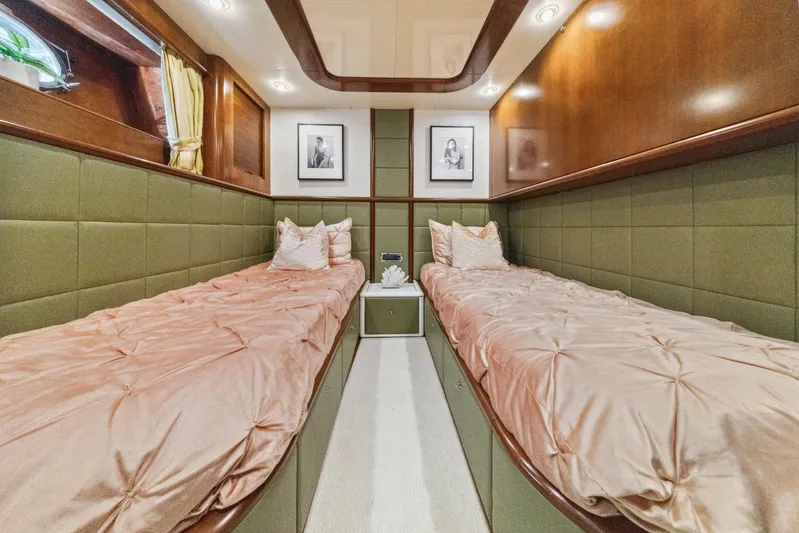 Alchemy Yacht Photos Pics 