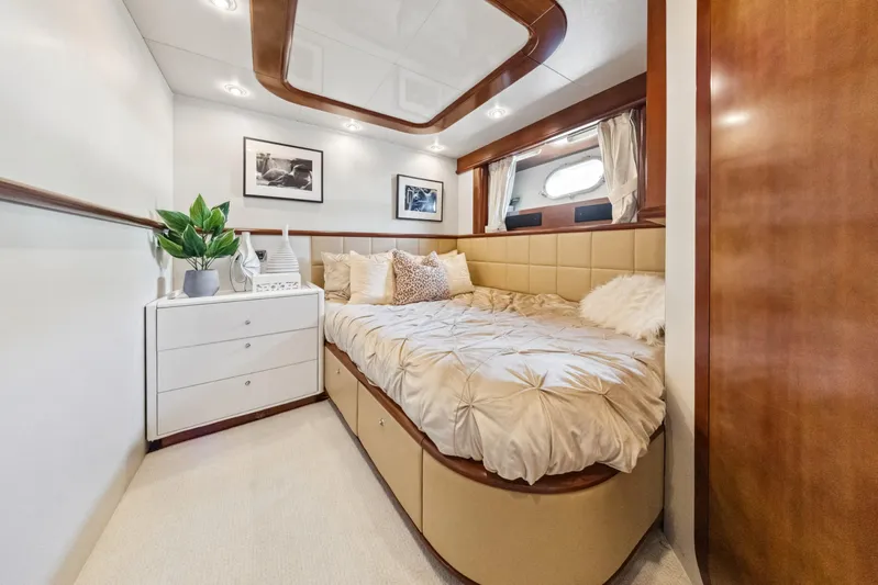 Alchemy Yacht Photos Pics 
