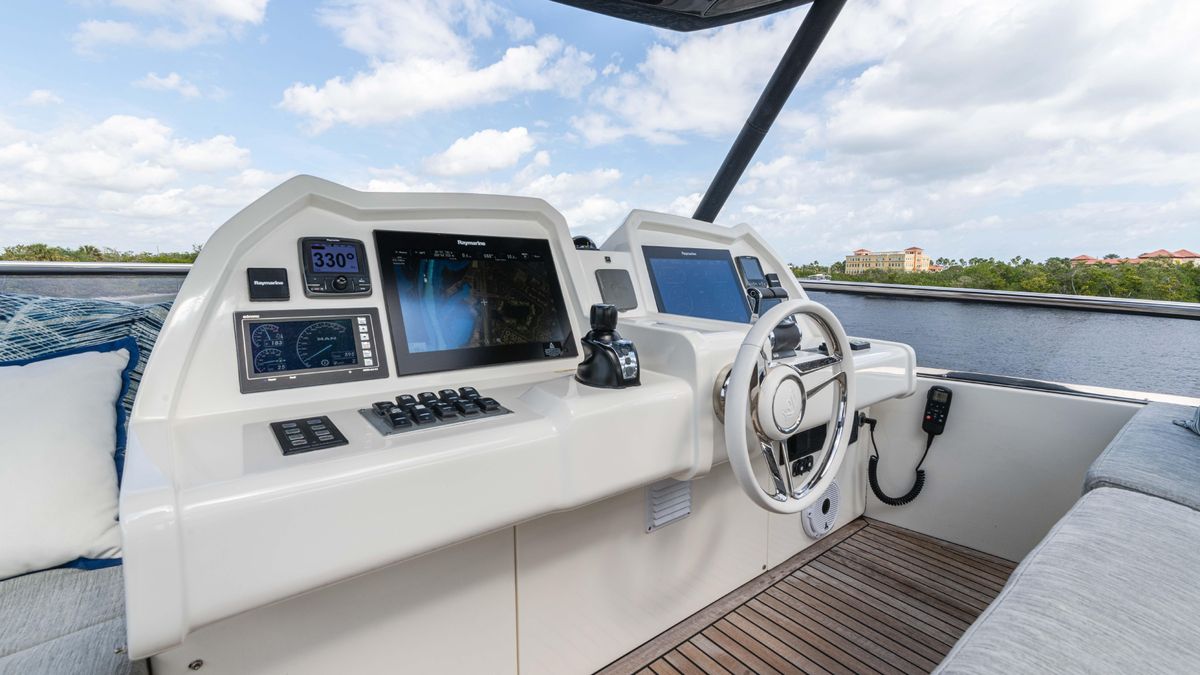 2016 Monte Carlo Yachts 65 