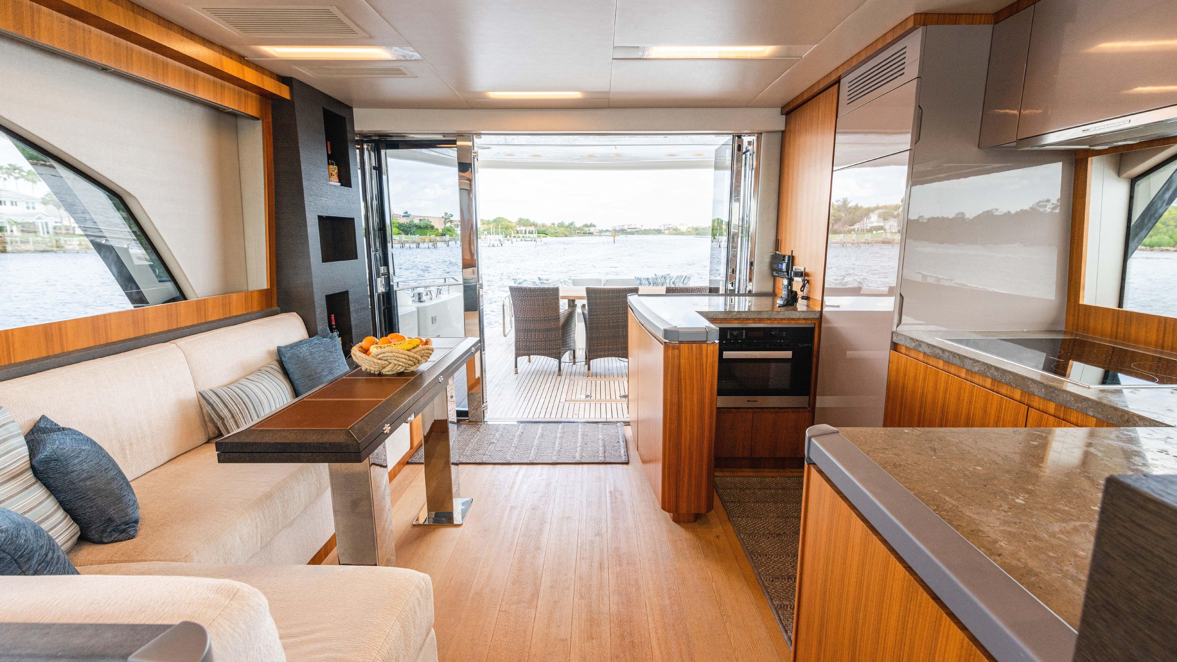2016 Monte Carlo Yachts 65 