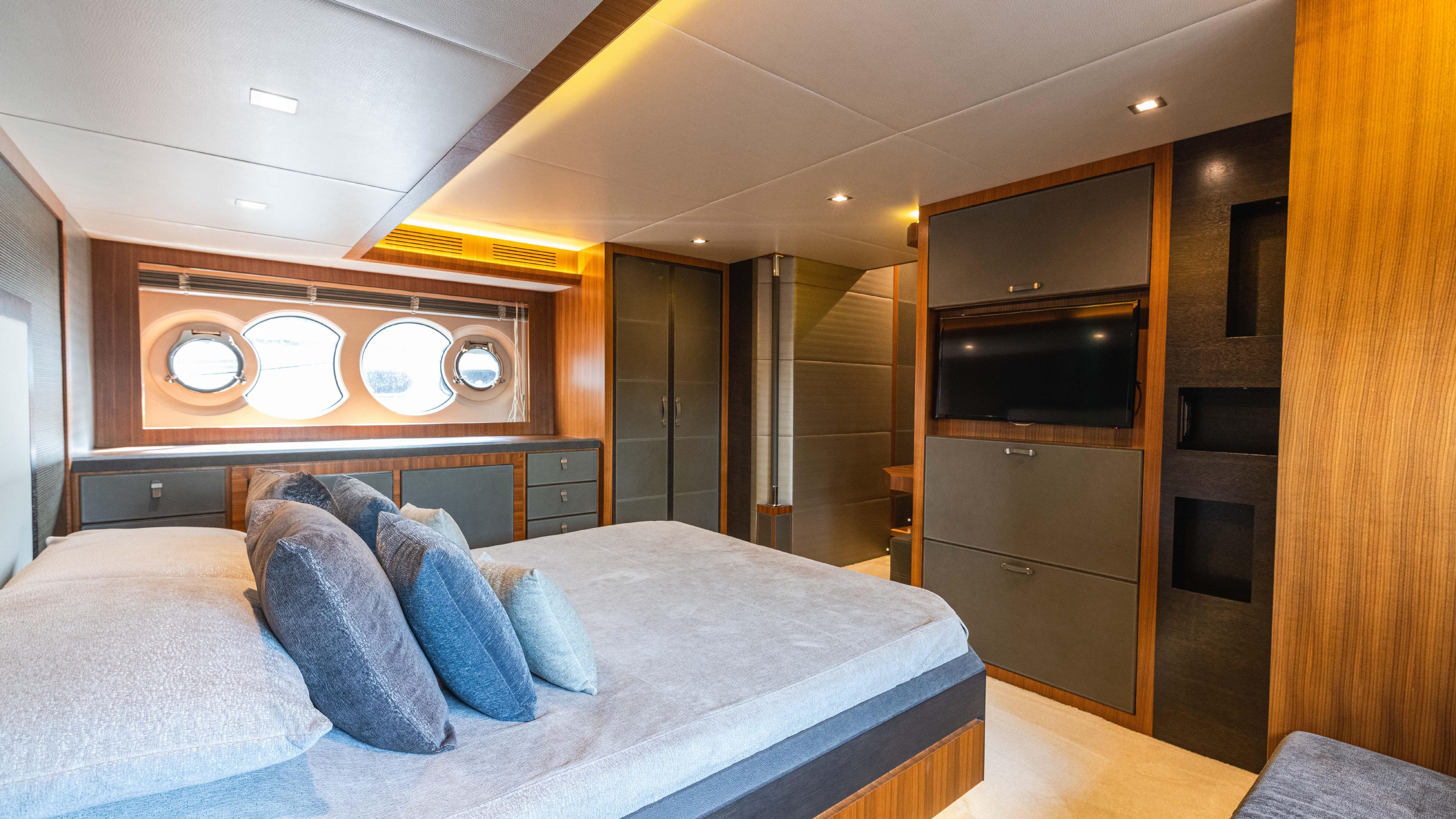 Yacht