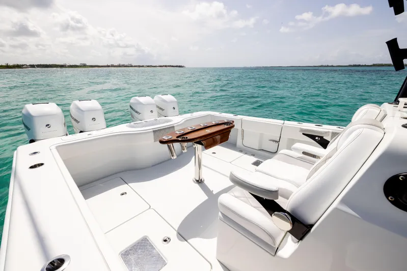  Yacht Photos Pics Luxury Freeman 37 VH boat interior with white seating, ocean view, and multiple engines, 2022 model.