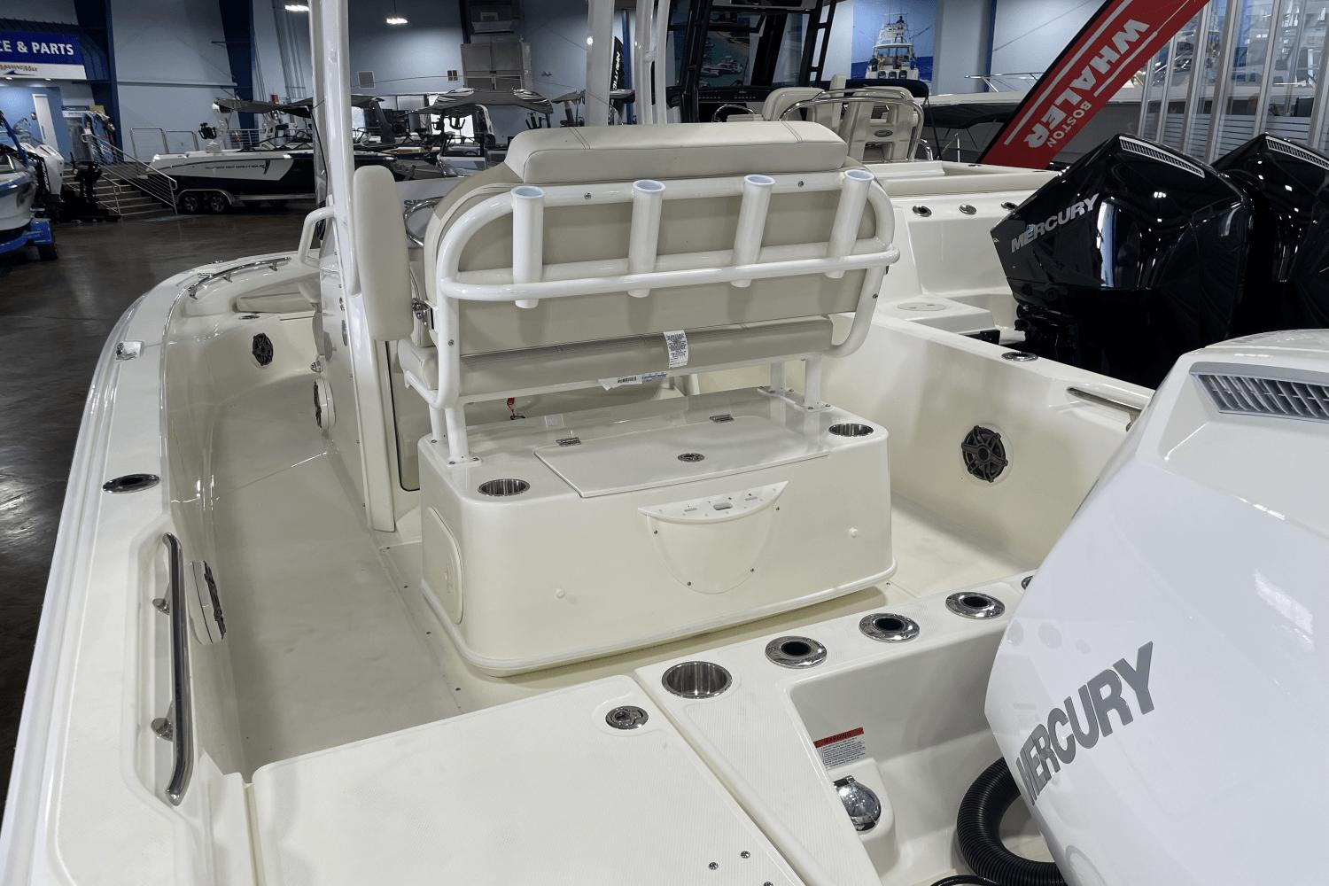 2024 Boston Whaler 220 Dauntless Center Console For Sale YachtWorld   9101025 954580086 0 101120230506 8 