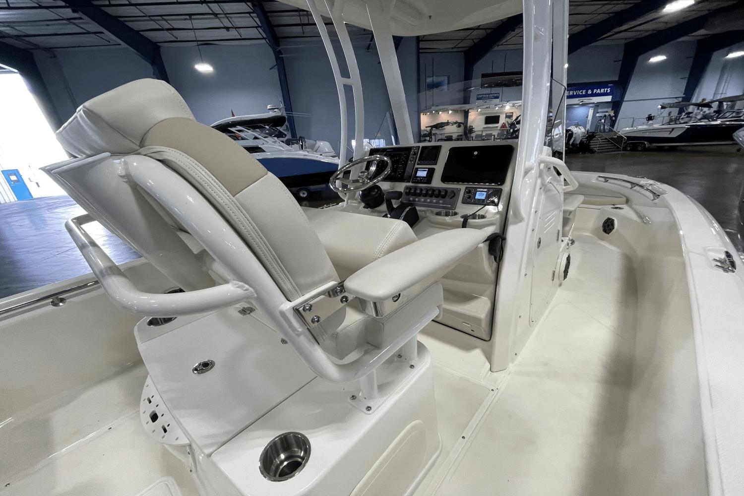 2024 Boston Whaler 220 Dauntless Center Console For Sale YachtWorld   9101025 954580102 0 101120230506 12 