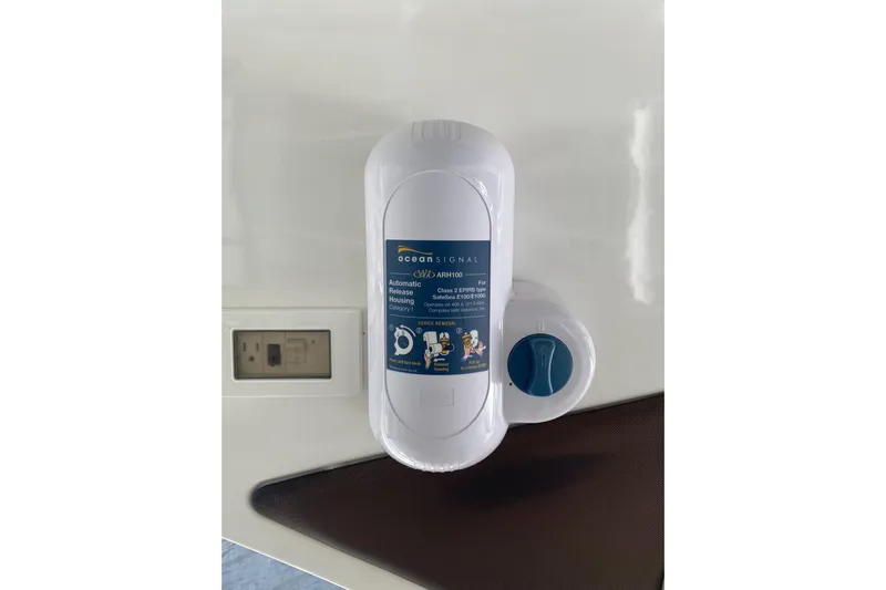 “amor Fati” Yacht Photos Pics Automatic release housing on 2014 Beneteau Gran Turismo 44 yacht.