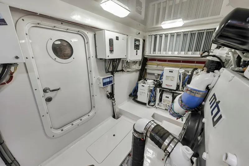 High Rise Yacht Photos Pics 